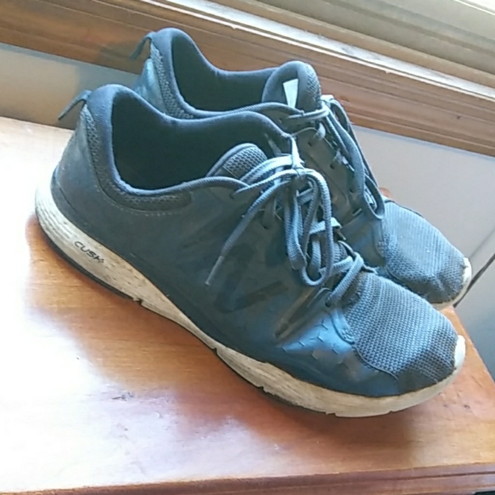 New Balance tennis shoes